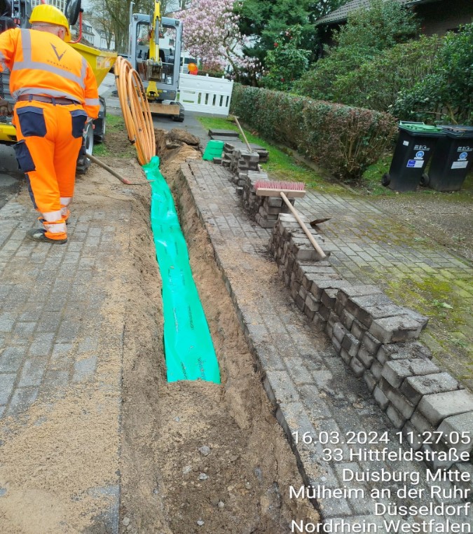 Tiefbauarbeiten für Glasfaserkabel in der Hittfeldstraße